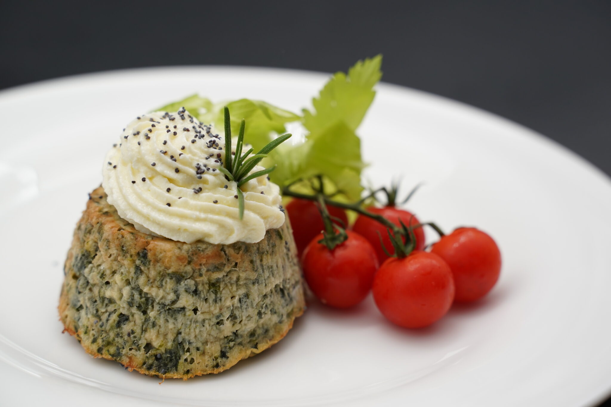 Flan di spinaci con spuma di ricotta e semi di papavero