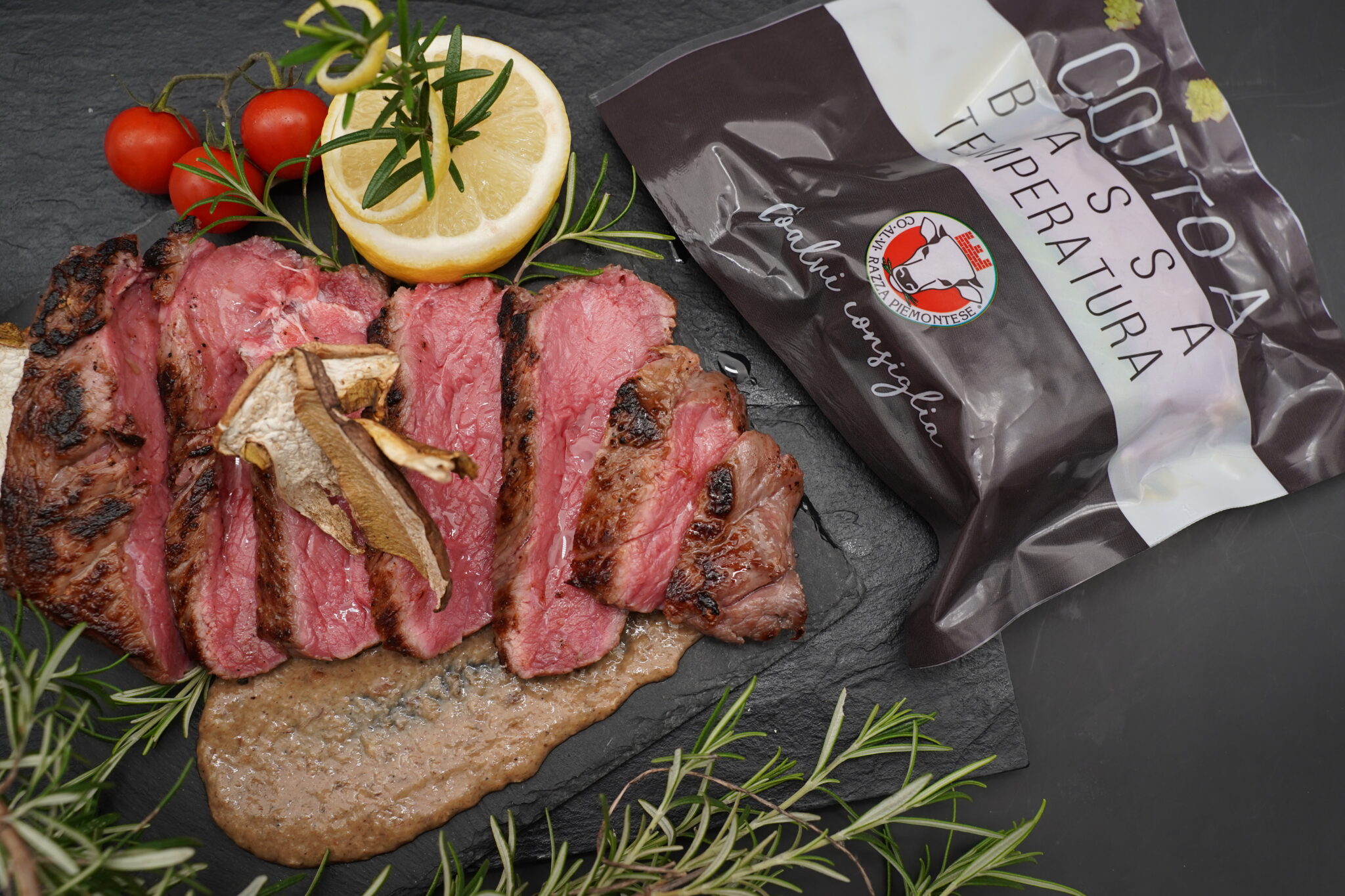 Tagliata di Fassone di Razza Piemontese certificato Coalvi cotto a bassa temperatura, con funghi porcini