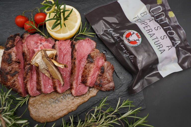 Tagliata di Fassone di Razza Piemontese certificato Coalvi cotto a bassa temperatura, con funghi porcini